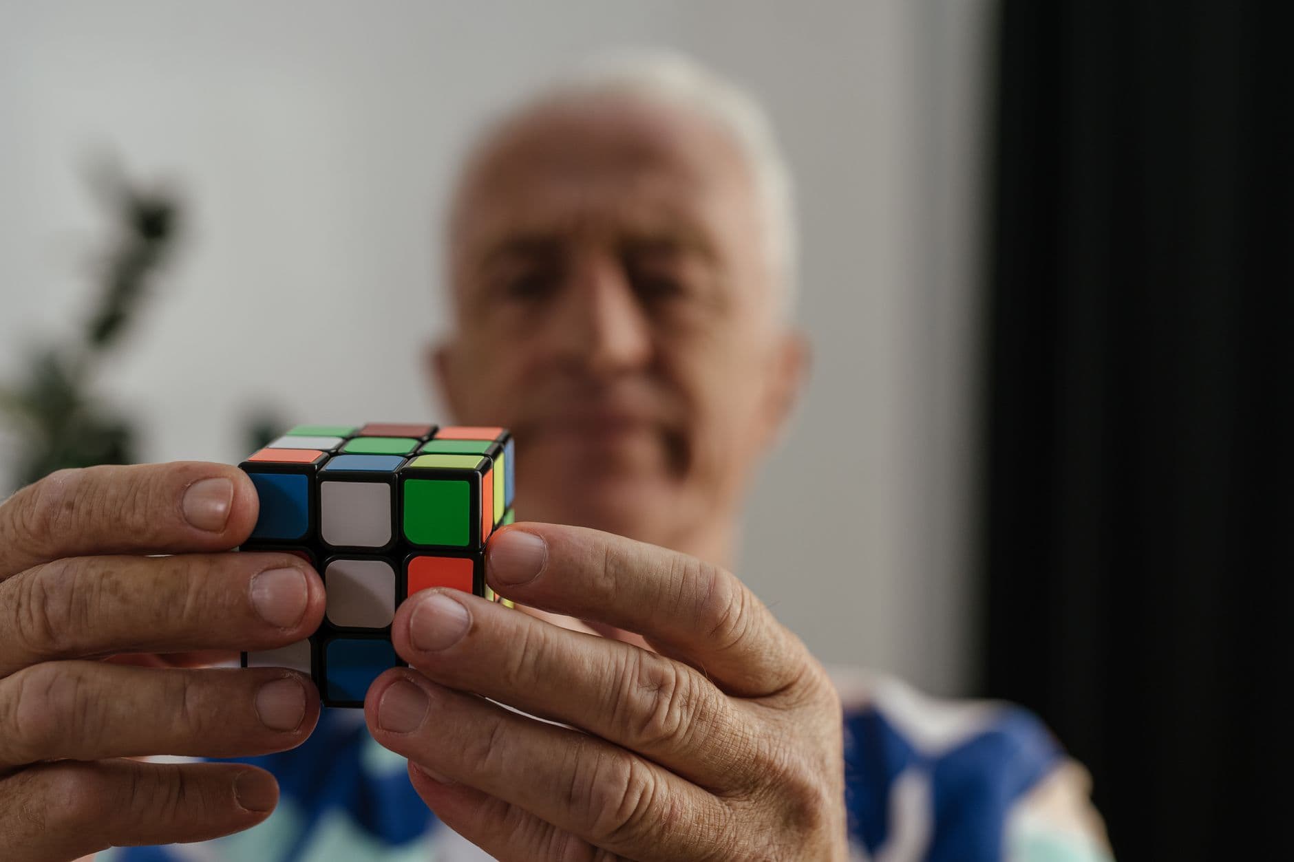 Adiós al sudoku: los nuevos ejercicios que los expertos recomiendan para entrenar el cerebro