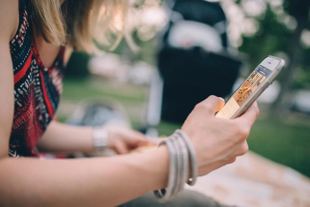 Alerta en Buenos Aires: los adolescentes pasan más de seis horas diarias frente al celular