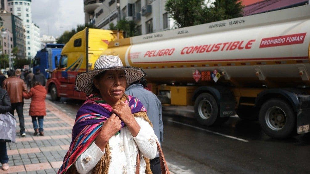 Bolivia autoriza importación excepcional de petróleo ante crisis de combustibles