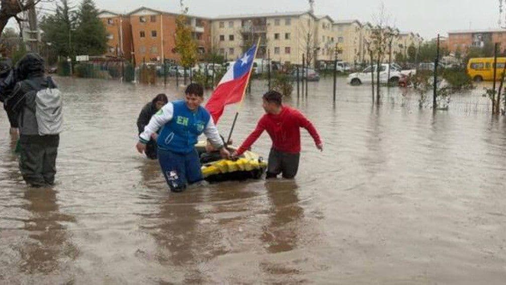 Chile declaró alerta por un fuerte temporal de lluvia y viento: Kast advirtió que "se vienen días de emergencia"