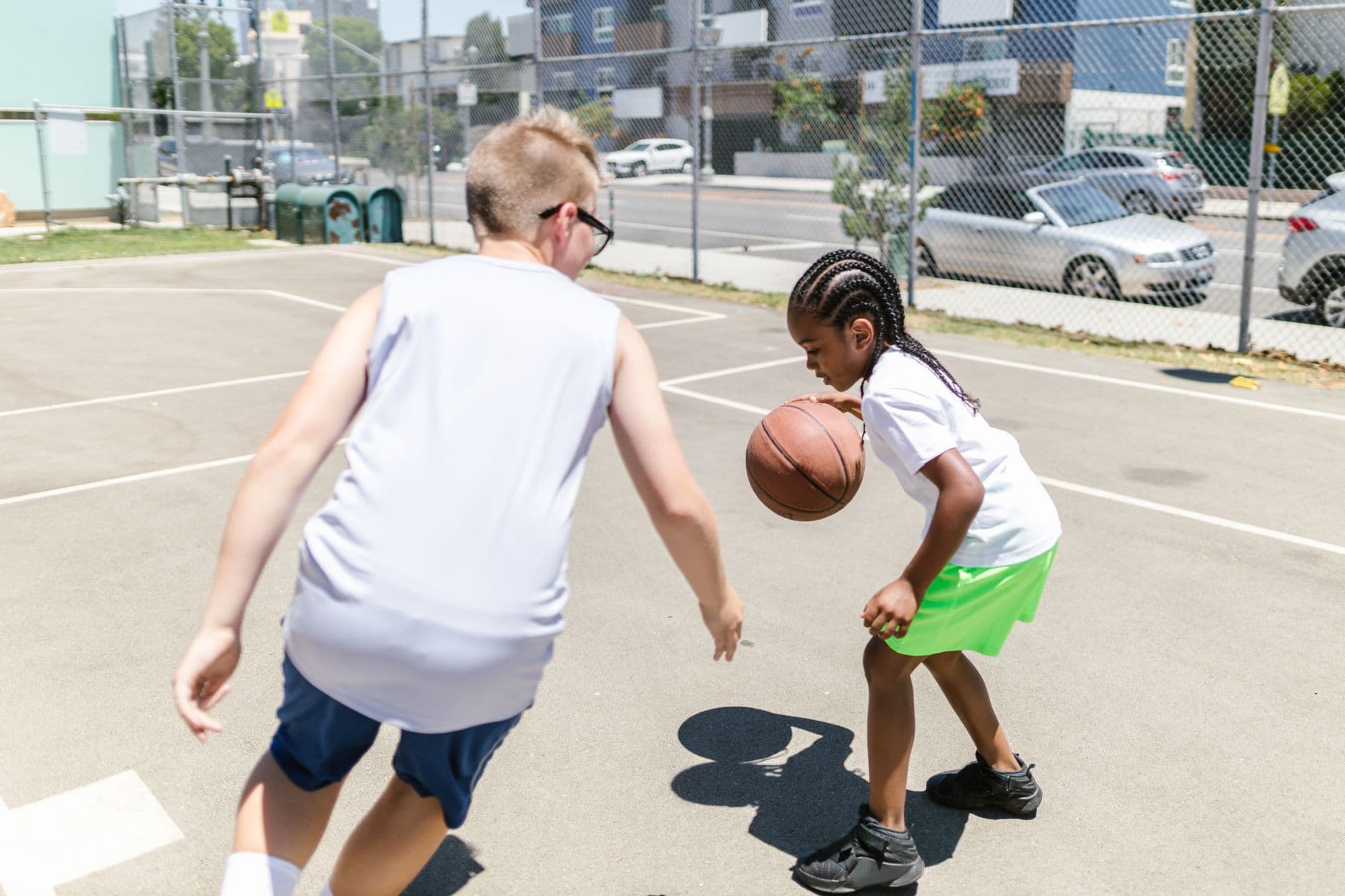 Deportes después de clase: el hábito extraescolar que potencia el cerebro de niños y adolescentes