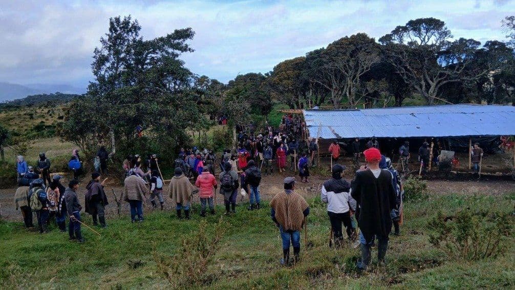 Disputa entre comunidades indígenas por tierras en Colombia dejó muertos y heridos en Cauca
