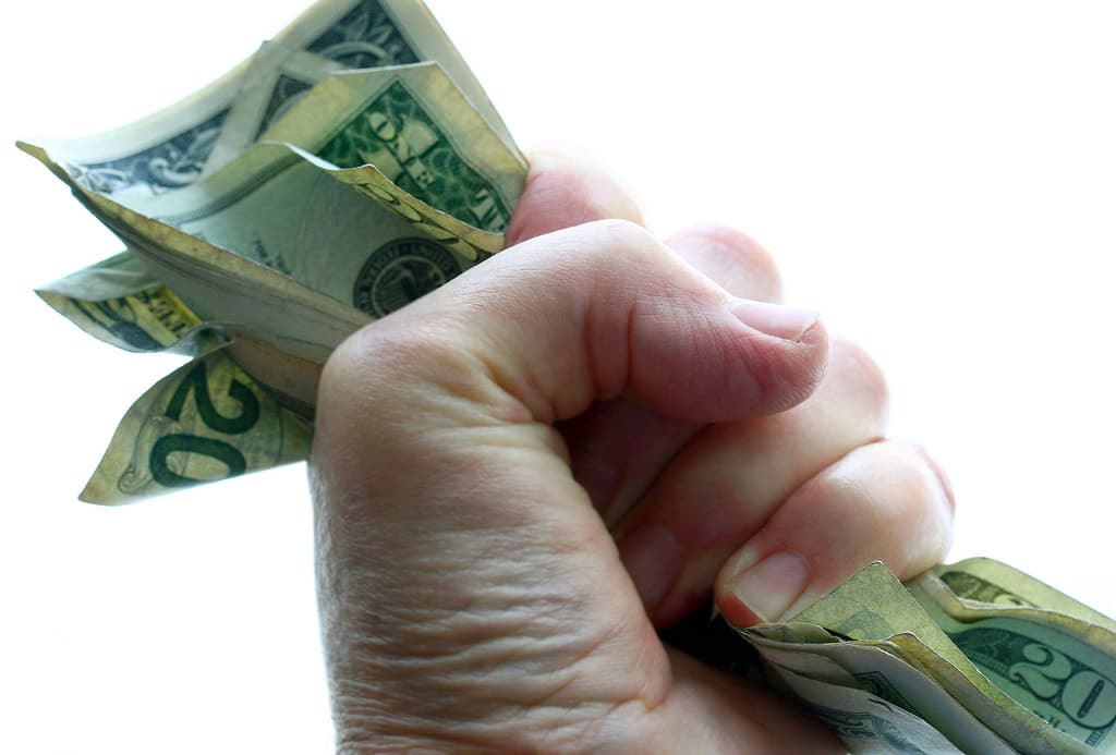 El dólar en Colombia arranca la jornada por encima de los $3.280 y se aleja de la TRM oficial