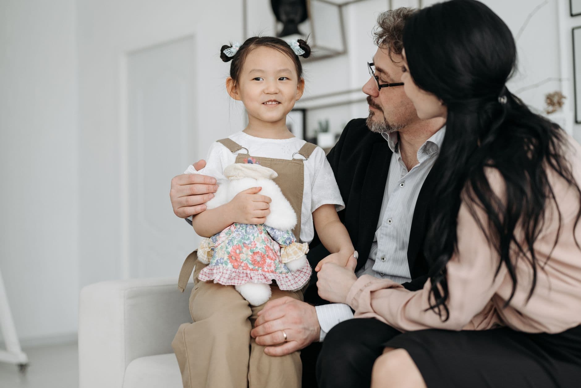 El escándalo de las adopciones forzadas: 250.000 madres solteras separadas de sus hijos en el Reino Unido