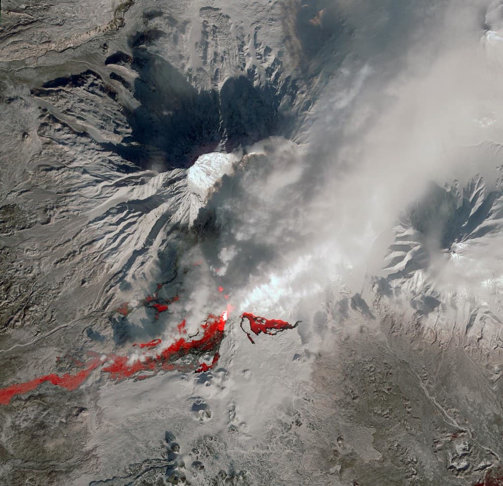 El volcán Sangay registra una nueva emisión de ceniza en el centro de Ecuador