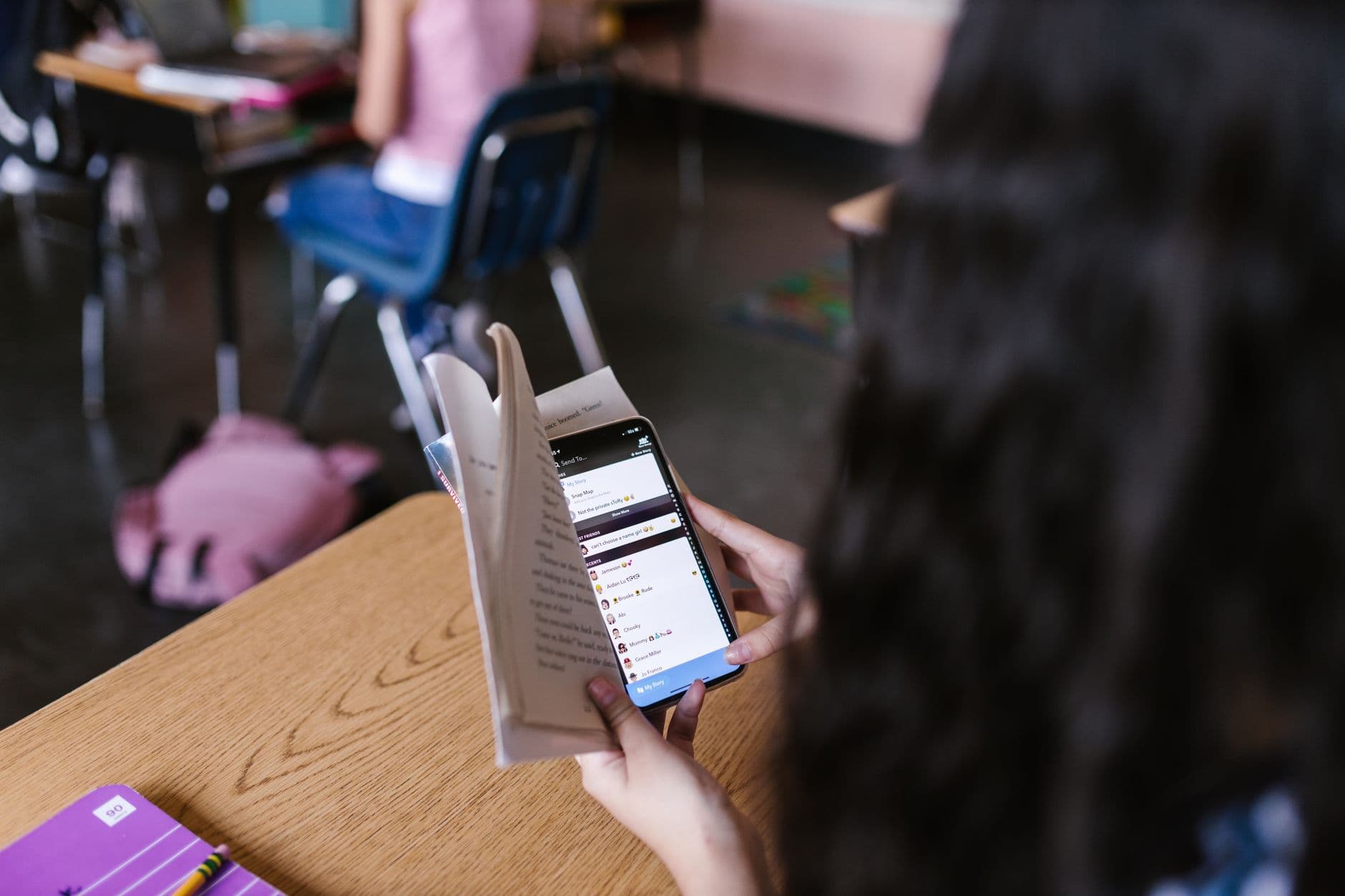 México prohibirá los celulares en las aulas de primaria y secundaria desde 2026